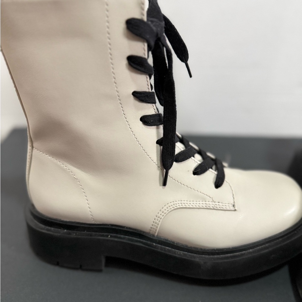 H&M Platform Combat Boots with Black Sole and Zipper cream lace-up - Picture 4 of 8